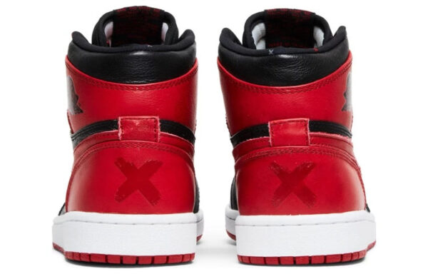 Air Jordan 1 Retro High 'Banned' 2011 432001-001 - Image 3