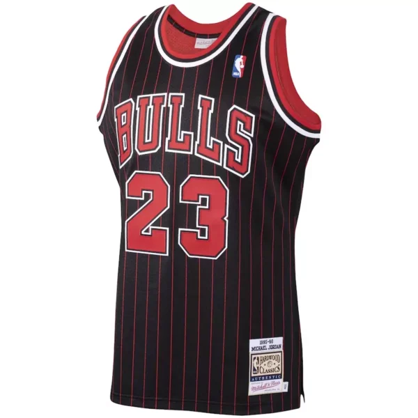 Men’s Michael Jordan #23 Chicago Bulls Jersey – 1996-97 Hardwood Classics Black | Mitchell & Ness Throwback NBA Jersey - Image 4